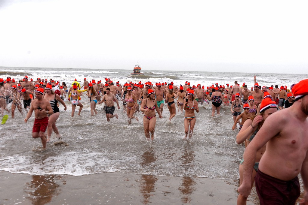 ../Images/Nieuwjaarsduik Nederzandt 2018 072.jpg